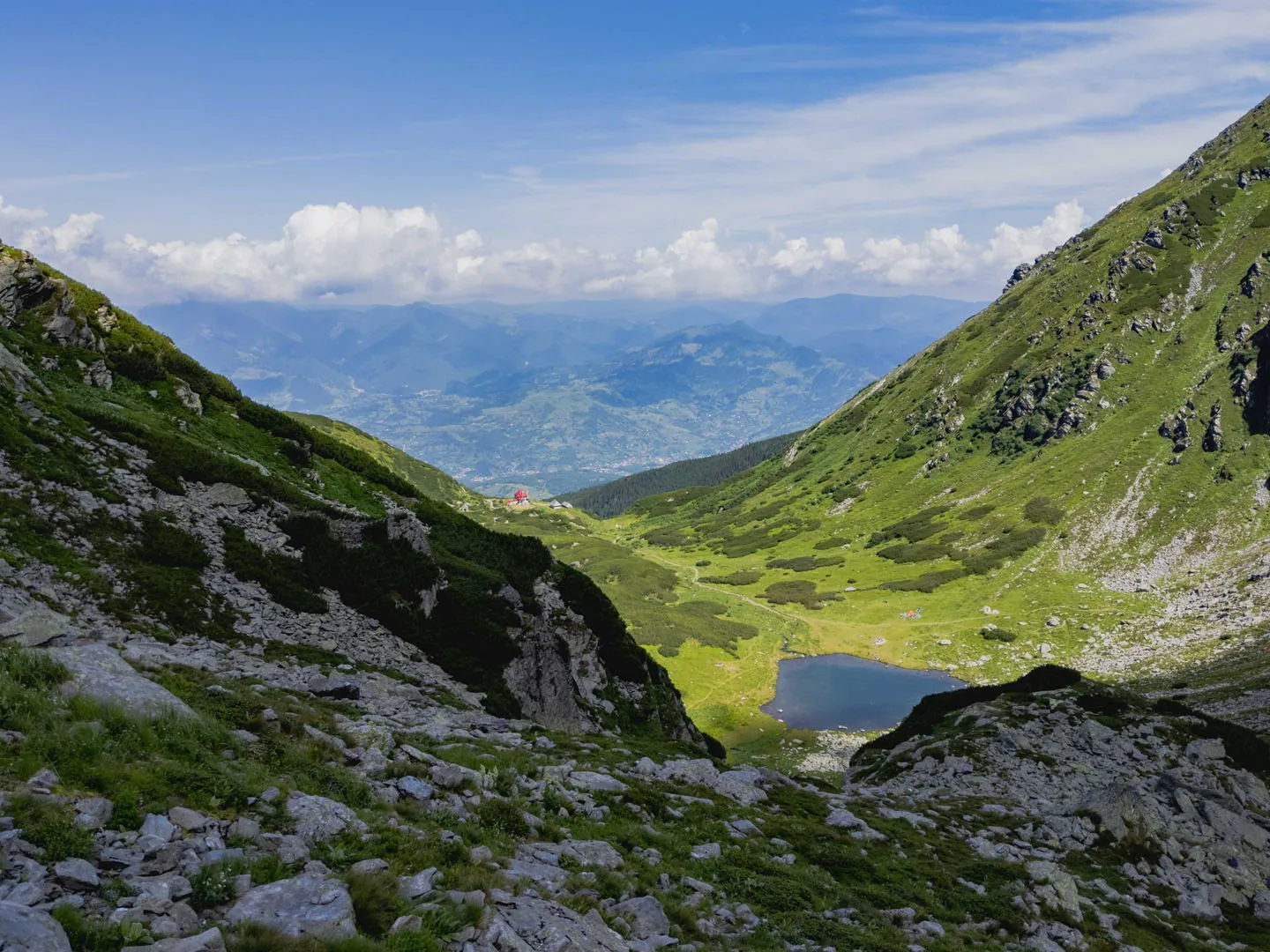 Iezer Lake Trail