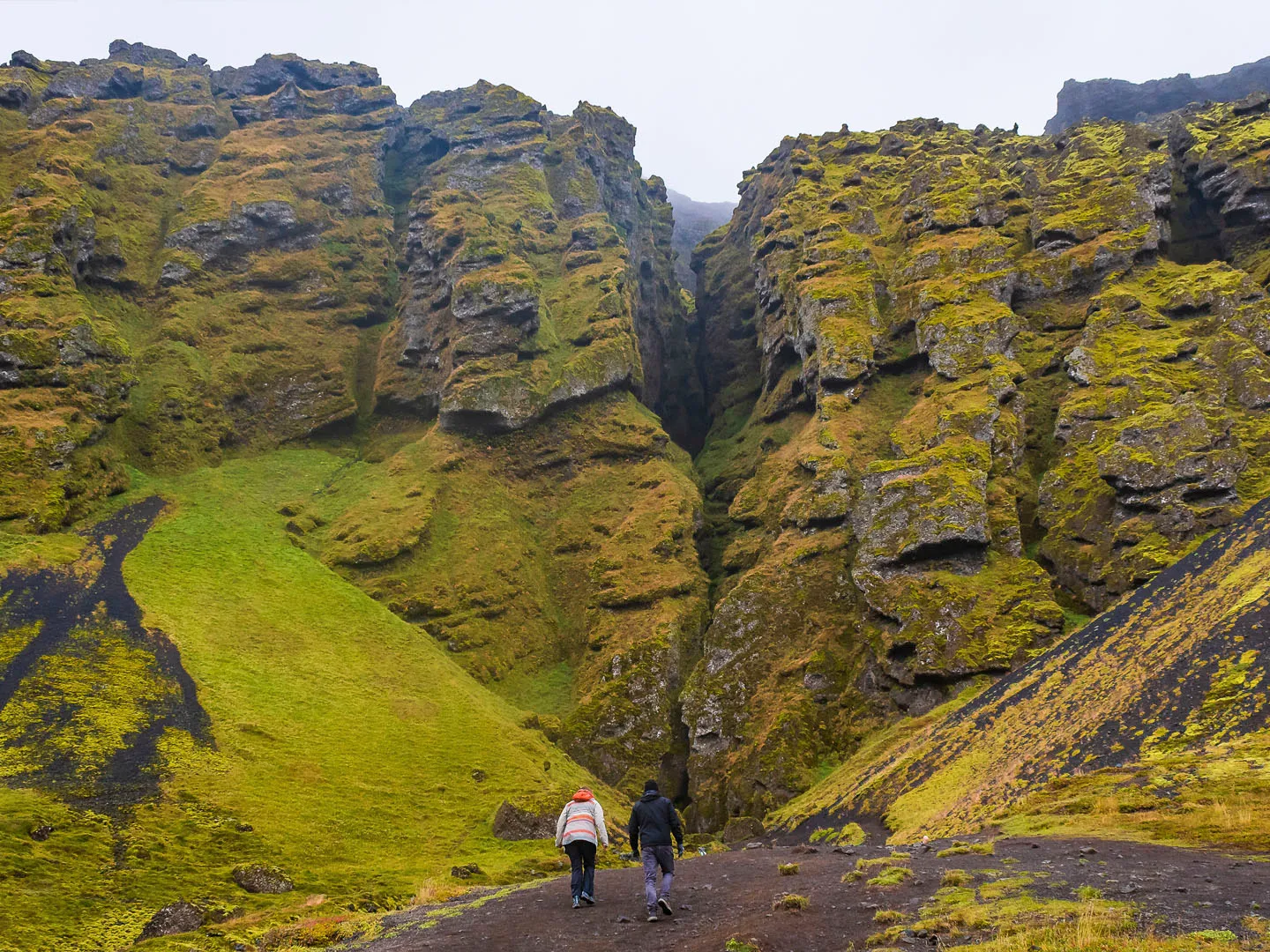 Rauðfeldsgjá Gorge Trail